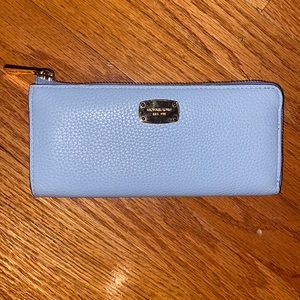 Light Blue Leather MICHAEL KORS Wallet with Gold zipper. LIKE NEW.